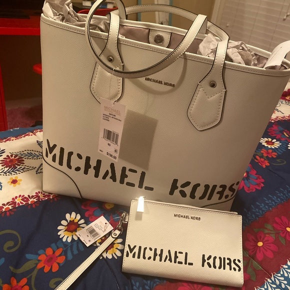 Michael Kors Handbags - Michael kors Purse and matching wallet